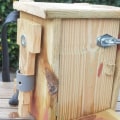 Wat voor soort hout gebruik je om een vogelhuisje te maken?